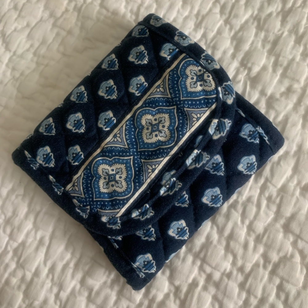 Vera Bradley. Navy/ light blue wallet. Never before been used!